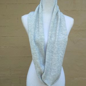 🦋3/$20🦋 JCP | NWOT | Lightweight Light Grey Infinity Scarf